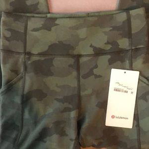 NWT Lululemon CAMO Crop size 6